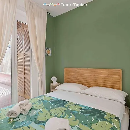 Blue Sign, Terremarine Apartman *